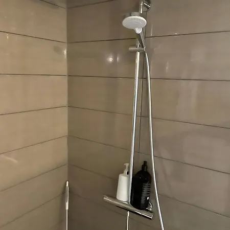 Suloinen Luhtirakennus Randla Apartment